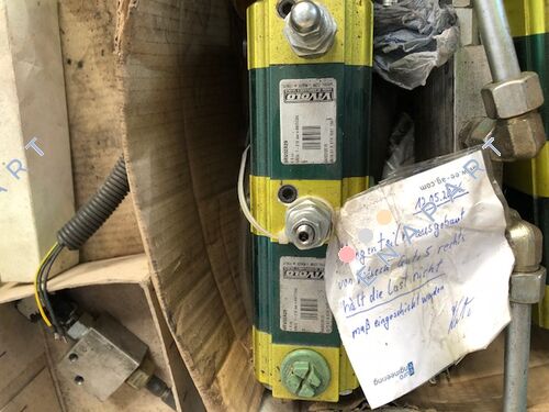 9RV02A29 2-way threaded flow divider